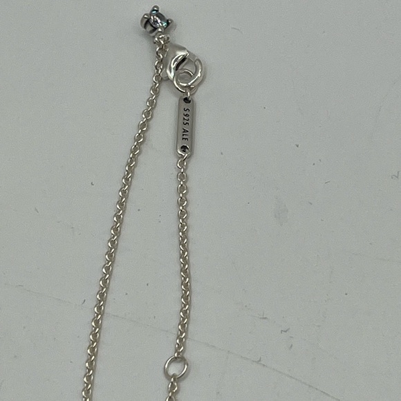 Pandora double heart sparkling collier necklace. Chain is 18” but can be shorter - Picture 3 of 5